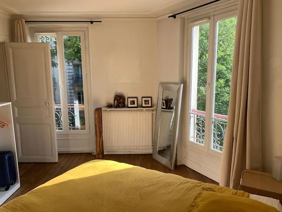 Apartment Appartement Haussmanien Au Coeur Du Village Montmartre ! Paris