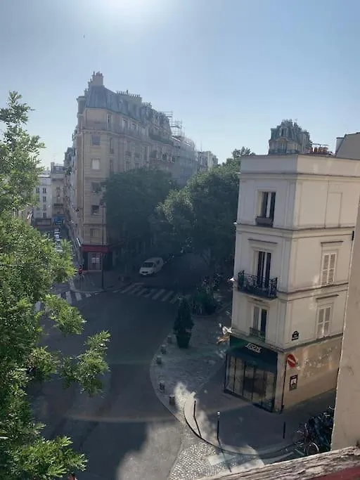 Appartement Haussmanien Au Coeur Du Village Montmartre ! Paris Apartment