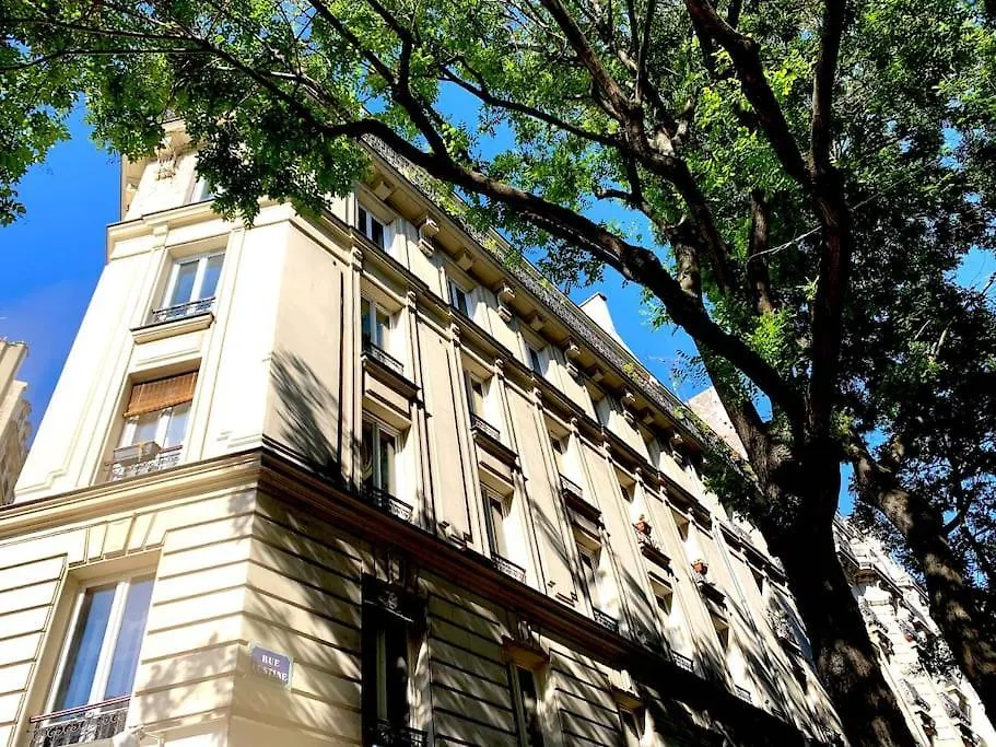 Appartement Haussmanien Au Coeur Du Village Montmartre ! Paris